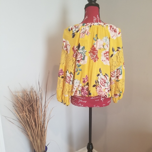 Eyeshadow Long sleeve top. - Picture 2 of 6